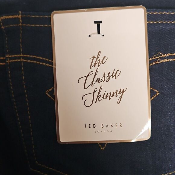 Women's Denim Embroidery Scalloped  Hem Jeans - Picture 3 of 16